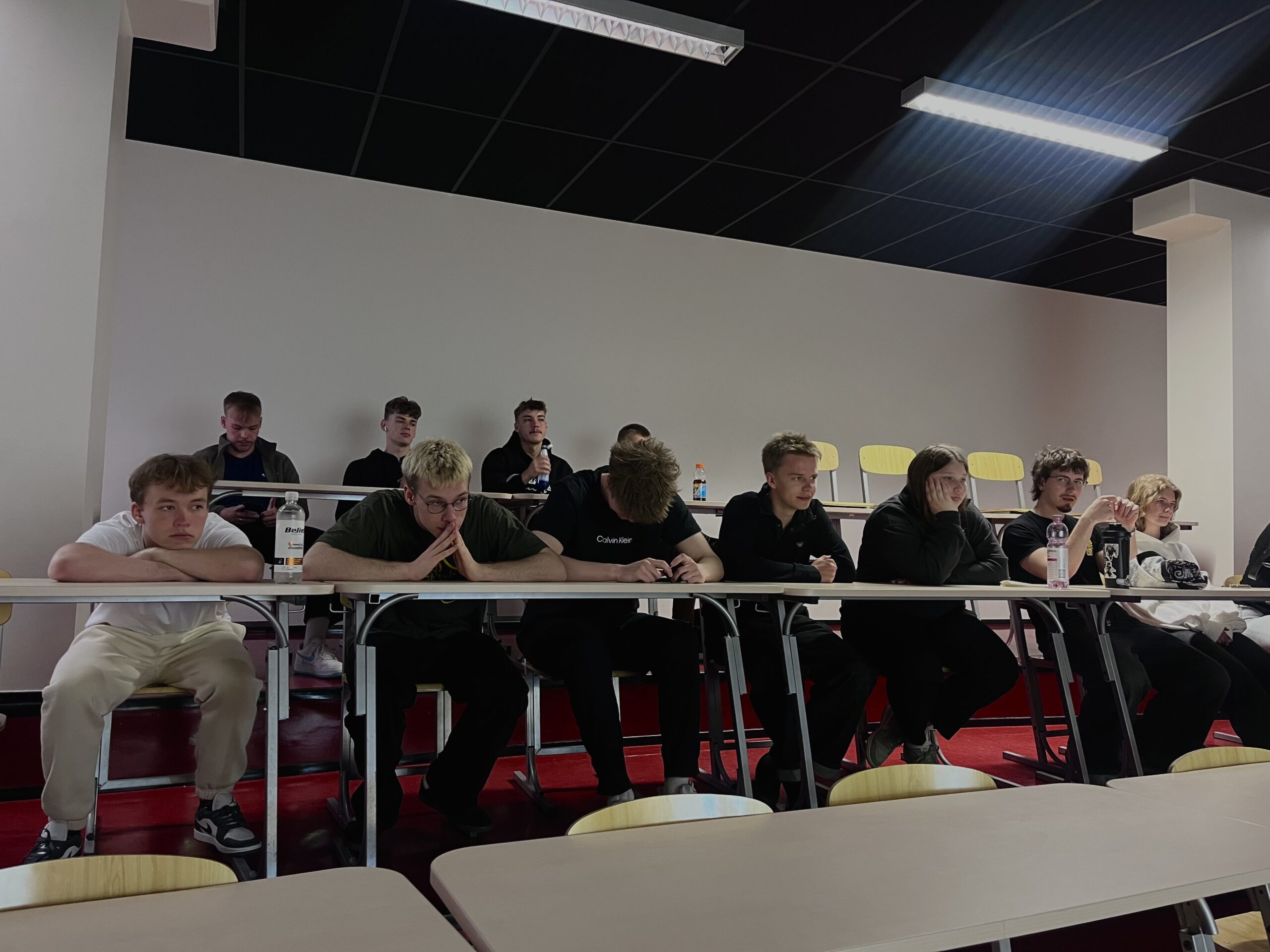Viljandi Kultuuriakadeemia tudengid tundi andmas