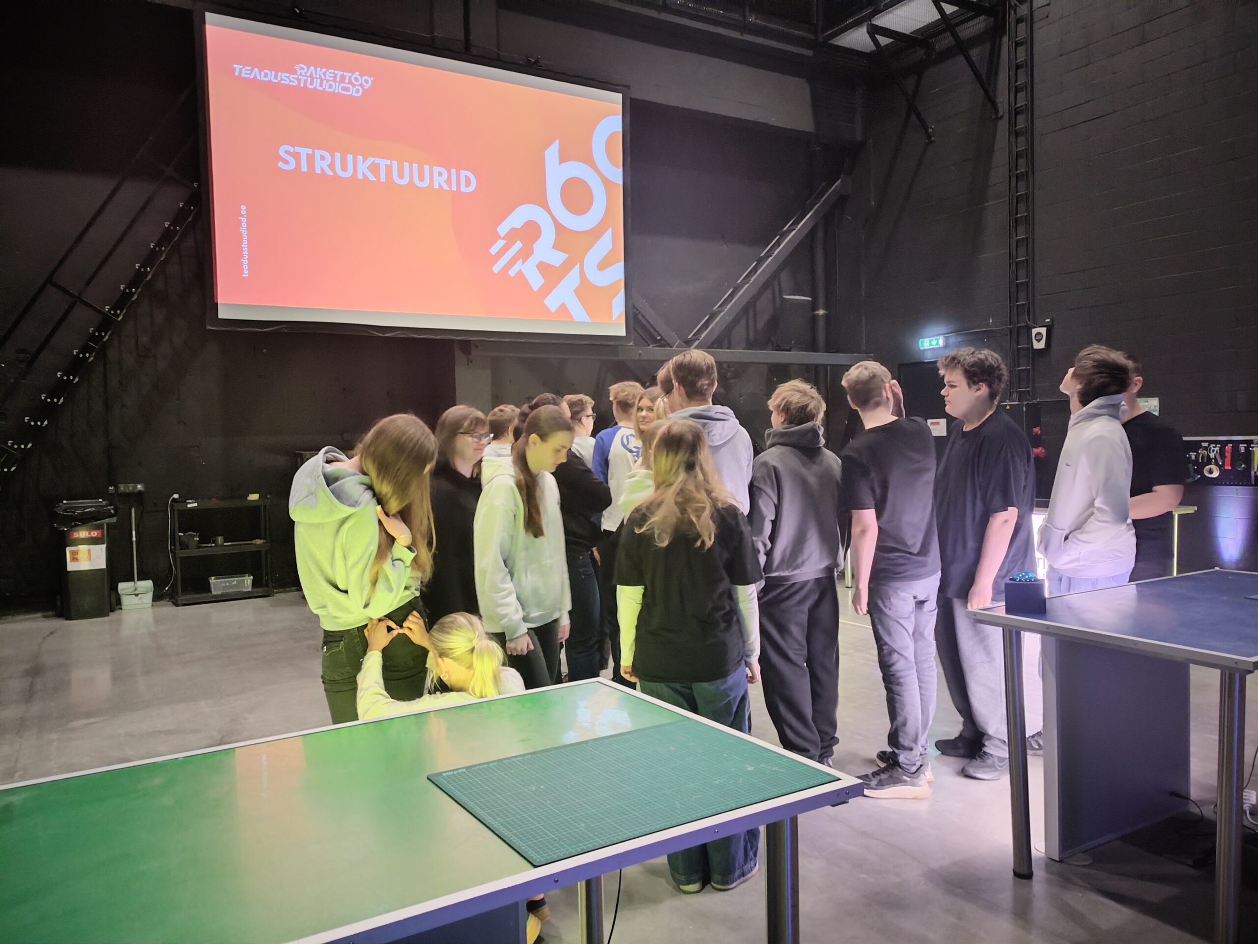 8.c klass Rakett69 teadusstuudios