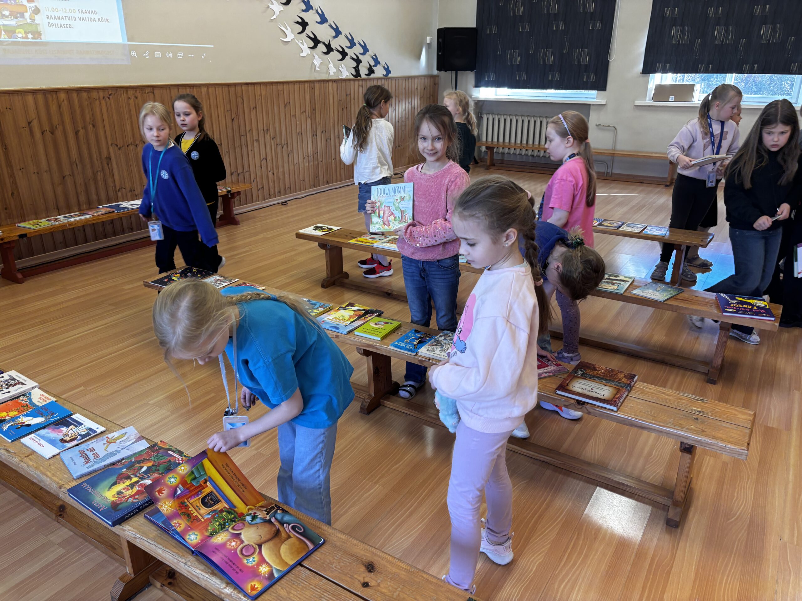 Raamatuvahetuslaat pargimajas