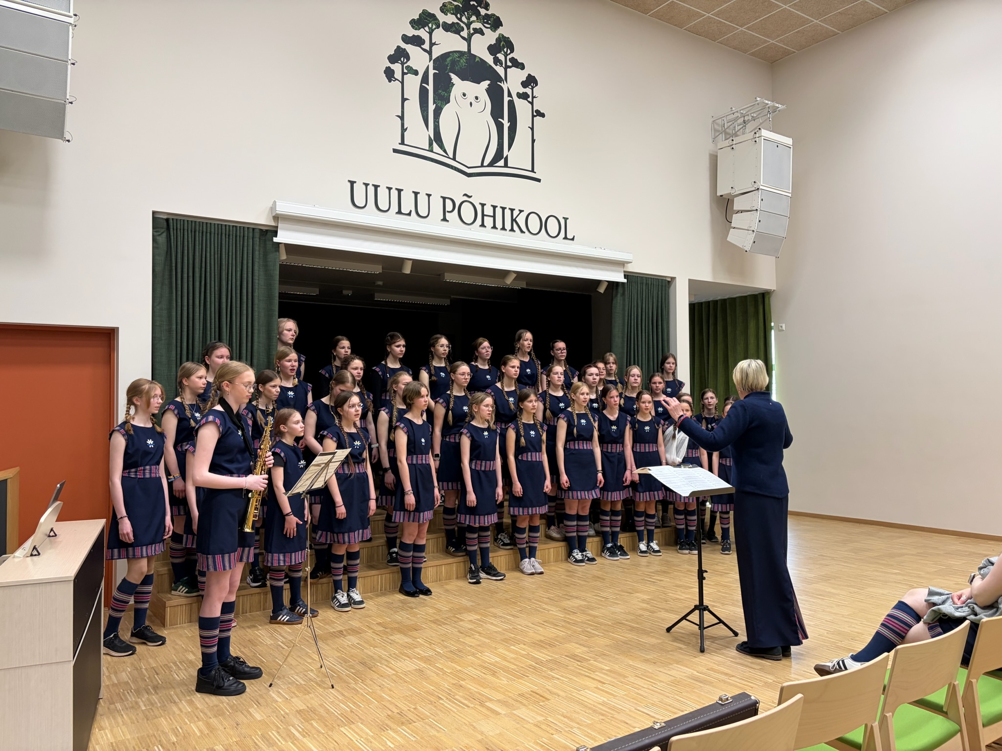 Keila Kooli lastekoor viis laululusti Pärnumaale